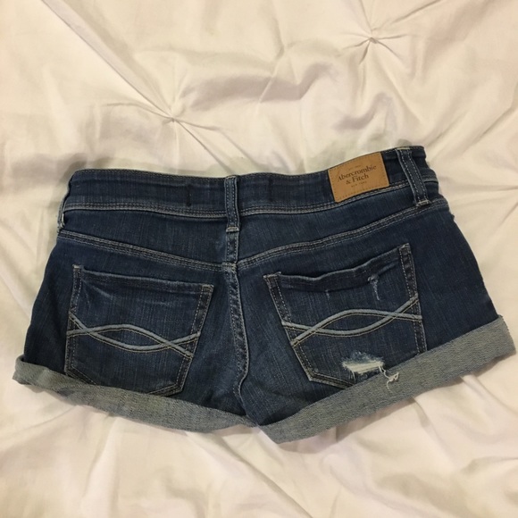 Abercrombie and Fitch distressed rolled shorts - Picture 2 of 2